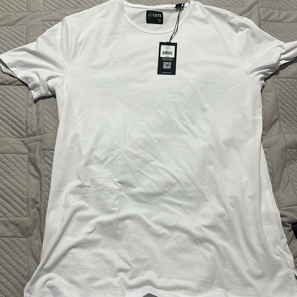 Men’s xl cuts white t-shirt